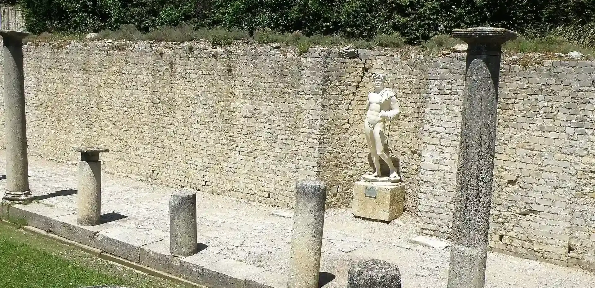 statue vaison